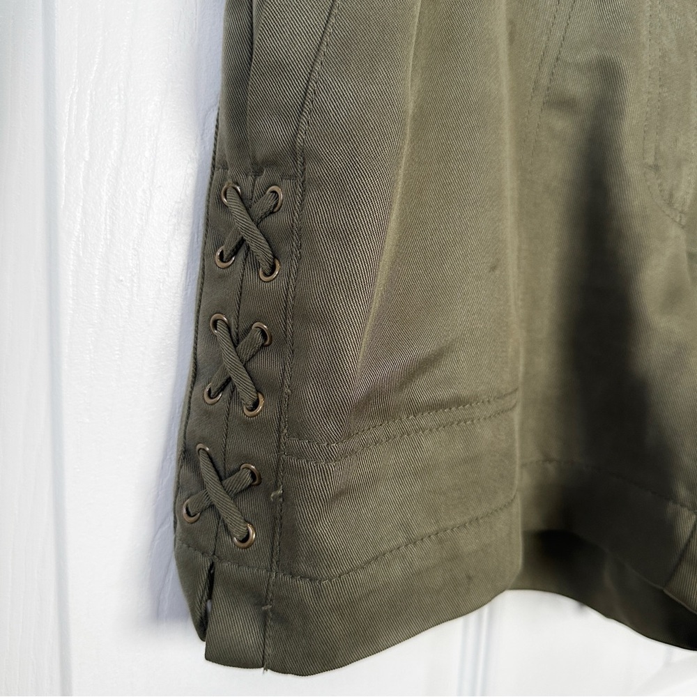 White House Black Market WHBM The 5" Short Lace Up Lyocell Olive Green Women's 8 - Picture 4 of 11